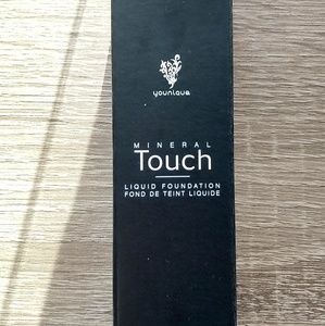 Younique liquid foundation in Organza